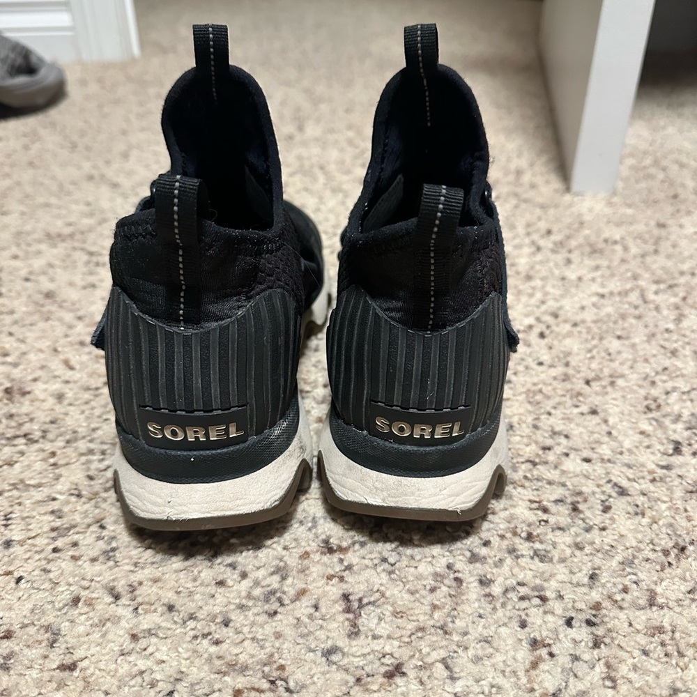 Sorel Size 6 Women’s Kinetic Sneak Black Sneakers Adjustable Strap Shoes Low Top - Picture 3 of 13